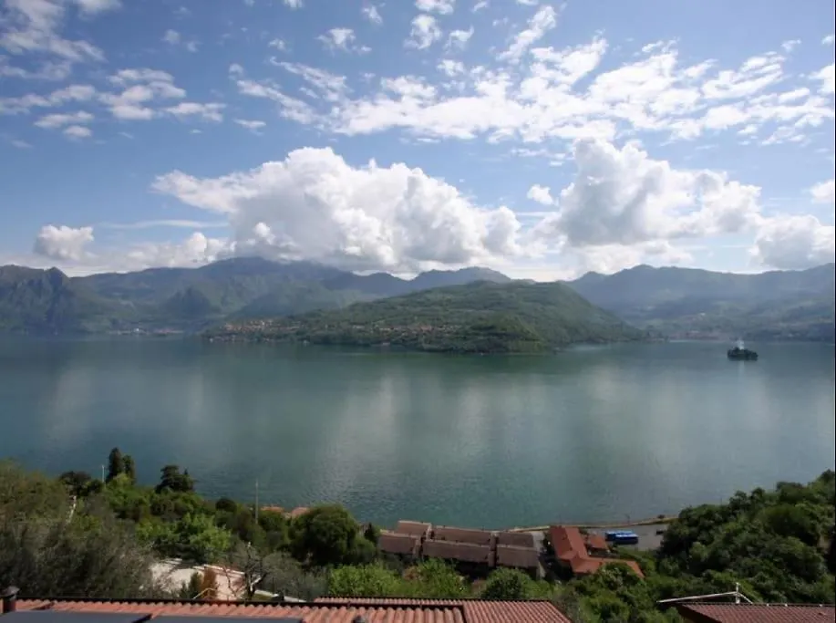 Balcone Sul Lago Tavernola Bergamasca Włochy